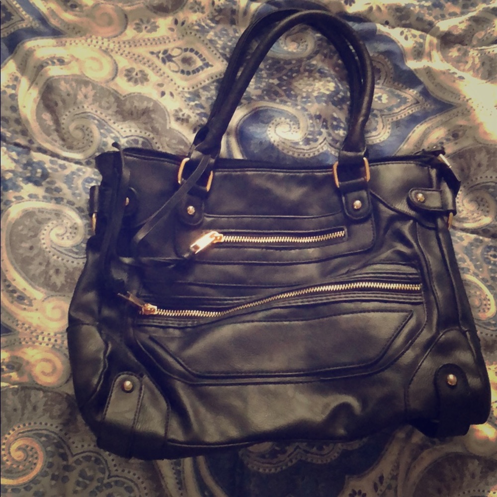 BLACK PURSE GOLD ZIP
